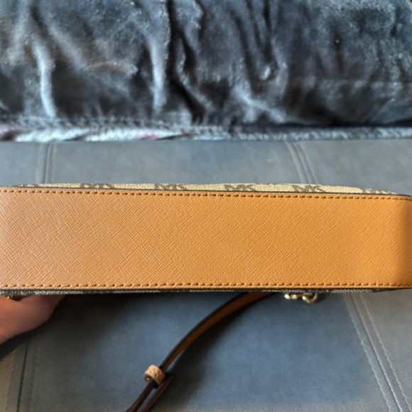 Michael Kors Jet Set Crossbody - Picture 3 of 7